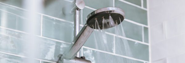 Warm water besparen: verbruik minder water én energie