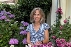 De roze en paarse cottagetuin van Ans 